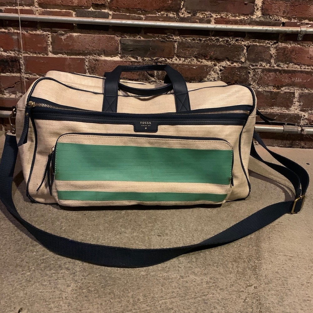 GIANT Fossil Weekender Bag